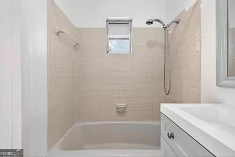 Bath - 236 6th Ave, Winder, GA 30680 photo 2 of 2