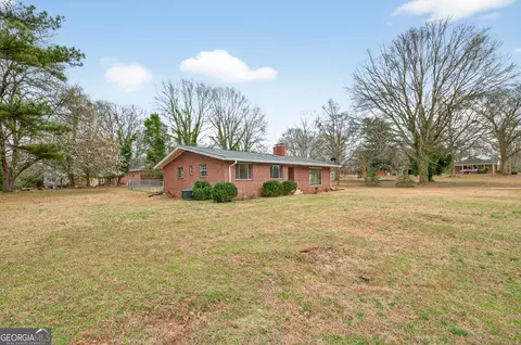 Exterior - 236 6th Ave, Winder, GA 30680 photo 3 of 8