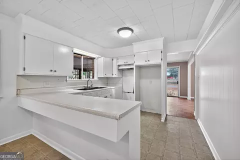 Kitchen - 236 6th Ave, Winder, GA 30680 photo 2 of 2