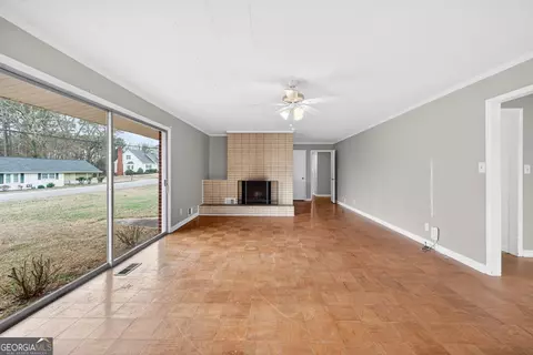 Living - 236 6th Ave, Winder, GA 30680 photo 2 of 8