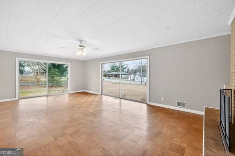 Living - 236 6th Ave, Winder, GA 30680 photo 5 of 8
