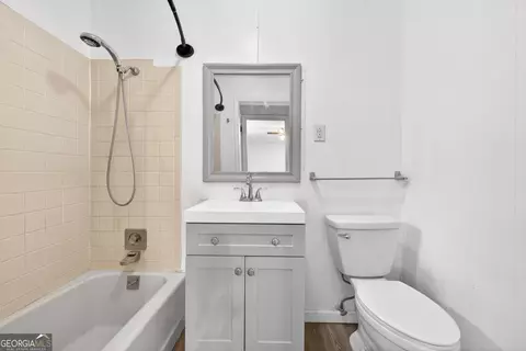 Bath - 236 6th Ave, Winder, GA 30680 photo 1 of 2