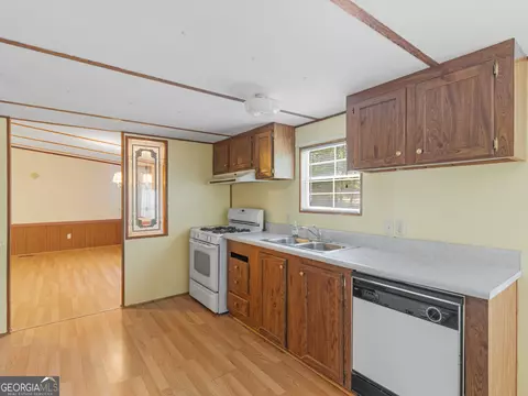 Kitchen - 245 Brooks Rd, Jackson, GA 30233 photo 2 of 3
