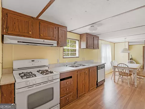 Kitchen - 245 Brooks Rd, Jackson, GA 30233 photo 1 of 3