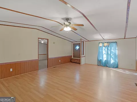 Living - 245 Brooks Rd, Jackson, GA 30233 photo 3 of 4