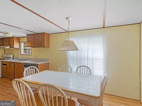 Dining - 245 Brooks Rd, Jackson, GA 30233 photo 2 of 4