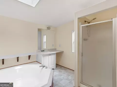 Bath - 245 Brooks Rd, Jackson, GA 30233 photo 3 of 5