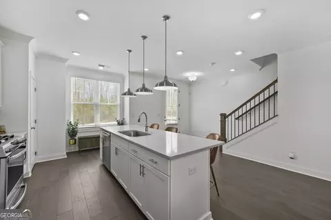 Kitchen - 765 Green Sapling Trl, Suwanee, GA 30024 photo 2 of 4