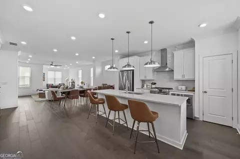 Kitchen - 765 Green Sapling Trl, Suwanee, GA 30024 photo 4 of 4
