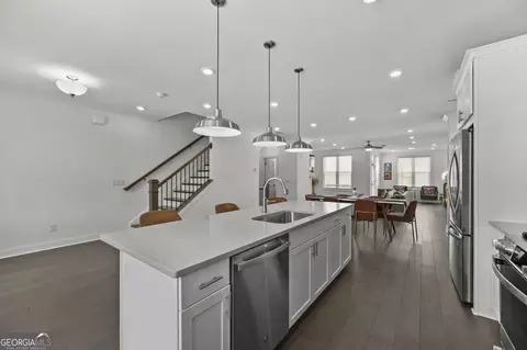 Kitchen - 765 Green Sapling Trl, Suwanee, GA 30024 photo 3 of 4