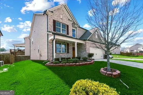 87 Round Pond Dr, Lilburn, GA 30047