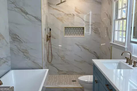 Bath - 301 E Valley Dr, Marietta, GA 30068 photo 2 of 9