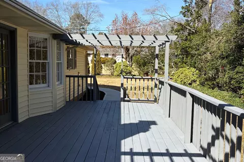 Exterior - 301 E Valley Dr, Marietta, GA 30068 photo 4 of 4