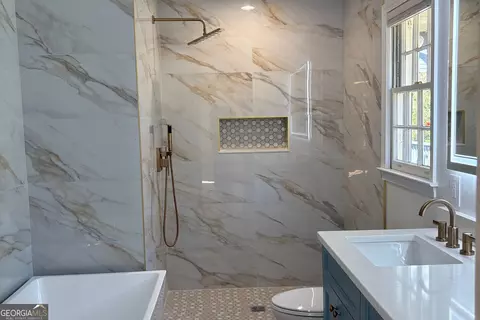 Bath - 301 E Valley Dr, Marietta, GA 30068 photo 3 of 9