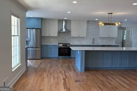 Kitchen - 301 E Valley Dr, Marietta, GA 30068 photo 8 of 10