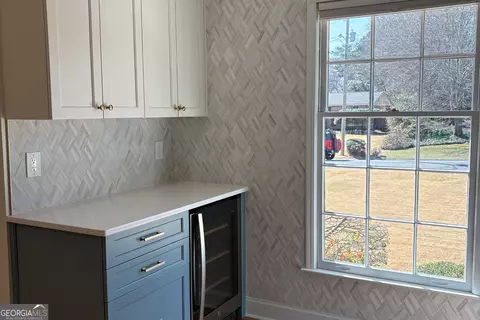 Kitchen - 301 E Valley Dr, Marietta, GA 30068 photo 6 of 10