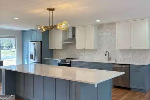 Kitchen - 301 E Valley Dr, Marietta, GA 30068 photo 3 of 10