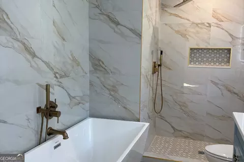 Bath - 301 E Valley Dr, Marietta, GA 30068 photo 5 of 9