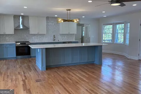 Kitchen - 301 E Valley Dr, Marietta, GA 30068 photo 9 of 10