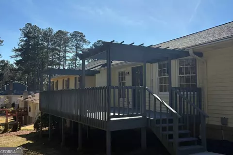 Exterior - 301 E Valley Dr, Marietta, GA 30068 photo 3 of 4
