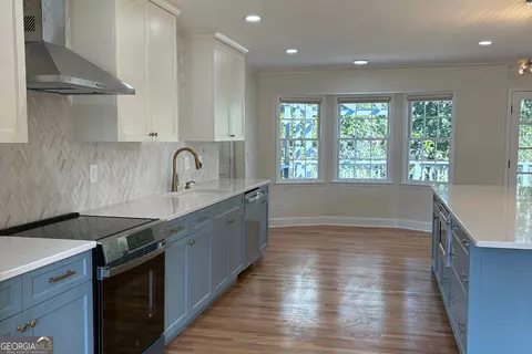 Kitchen - 301 E Valley Dr, Marietta, GA 30068 photo 7 of 10