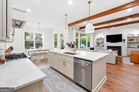 Kitchen - 2139 Mcfarlin Ln, Milton, GA 30004 photo 3 of 4