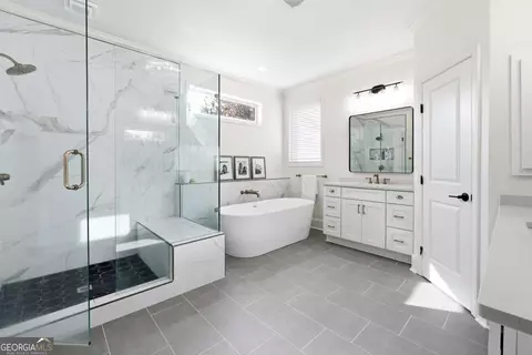 Bath - 2139 Mcfarlin Ln, Milton, GA 30004 photo 1 of 6