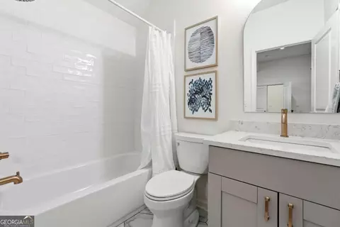 Bath - 2139 Mcfarlin Ln, Milton, GA 30004 photo 4 of 6