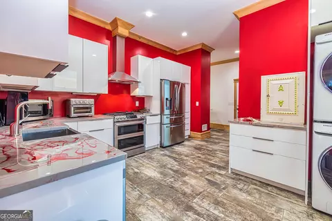 Kitchen - 242 Kirkley Rd, Tyrone, GA 30290 photo 5 of 6