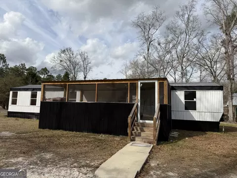 210 Chickadee Cir, Jesup, GA 31545