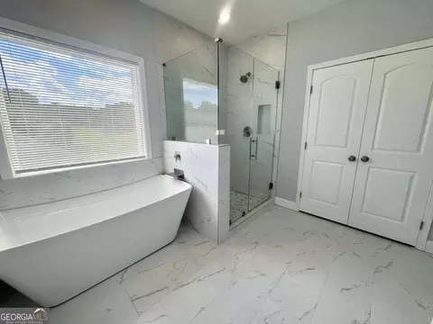 Bath - 3700 Hudson Ct, Rex, GA 30273 photo 3 of 5