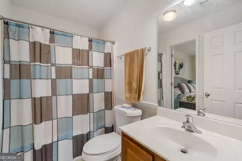 Bath - 123 Wexford Dr, Lagrange, GA 30241 photo 2 of 4