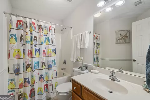 Bath - 123 Wexford Dr, Lagrange, GA 30241 photo 1 of 4