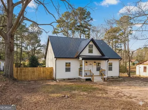 24 Sims St, Barnesville, GA 30204