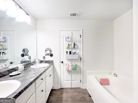 Bath - 31 Rolling Woods Ln, Hull, GA 30646 photo 1 of 2