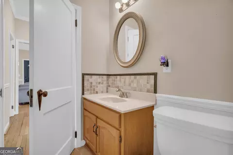 Bath - 100 Forest Ave, Toccoa, GA 30577 photo 4 of 6