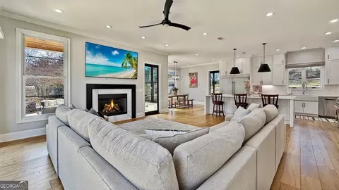 Living - 101 Victory Ct, Calhoun, GA 30701 photo 3 of 3