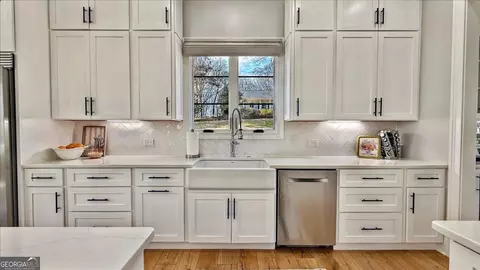 Kitchen - 101 Victory Ct, Calhoun, GA 30701 photo 4 of 8