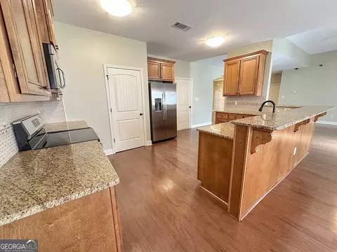 Kitchen - 130 Hamilton Lake Dr, Lagrange, GA 30241 photo 5 of 5