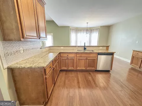 Kitchen - 130 Hamilton Lake Dr, Lagrange, GA 30241 photo 4 of 5