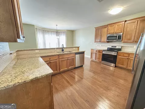 Kitchen - 130 Hamilton Lake Dr, Lagrange, GA 30241 photo 2 of 5