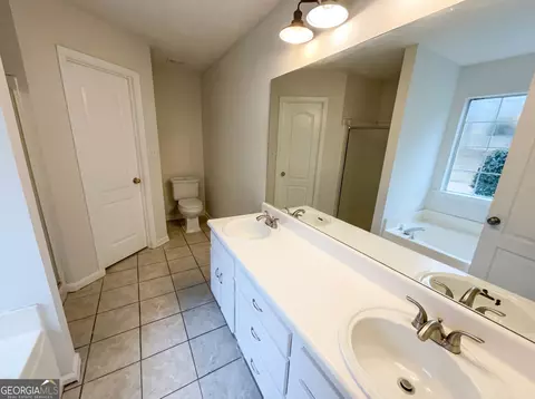 Bath - 169 Manley Dr, Hampton, GA 30228 photo 2 of 3