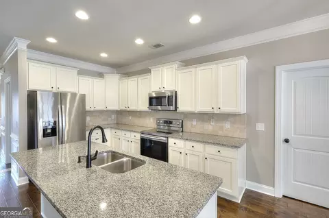Kitchen - 1536 Middleton Dr, Monroe, GA 30655 photo 2 of 2