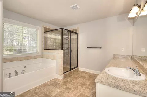 Bath - 1536 Middleton Dr, Monroe, GA 30655 photo 2 of 7