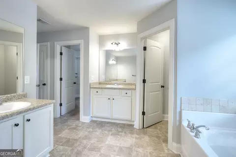 Entry Way - 1536 Middleton Dr, Monroe, GA 30655 photo 6 of 7