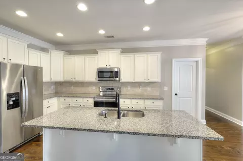 Kitchen - 1536 Middleton Dr, Monroe, GA 30655 photo 1 of 2