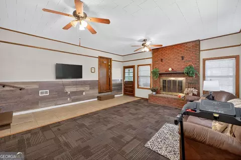 Living - 199 Cherry St SE, Calhoun, GA 30701 photo 6 of 6