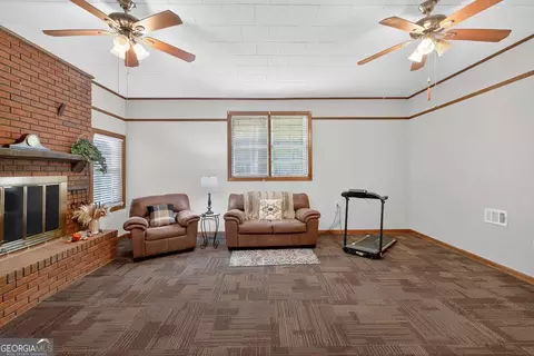 Living - 199 Cherry St SE, Calhoun, GA 30701 photo 5 of 6