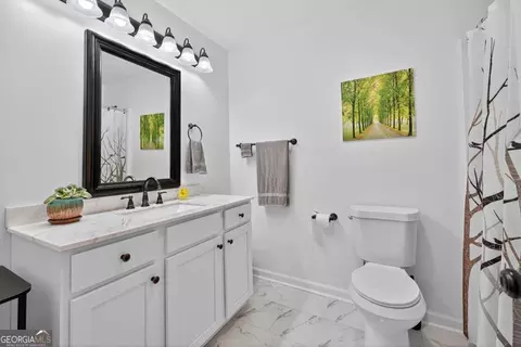 Bath - 199 Cherry St SE, Calhoun, GA 30701 photo 2 of 4