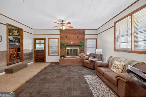 Living - 199 Cherry St SE, Calhoun, GA 30701 photo 4 of 6